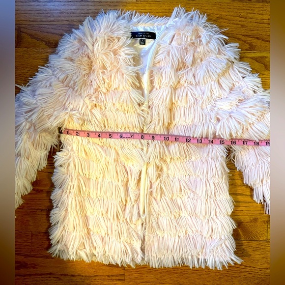 💗💕Blue Blush Pink Adorable Bombshell Fringy Faux Fur Jacket Size Small💕💗 - Picture 6 of 8
